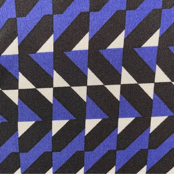 [s] Calvin Klein Black, White & Blue Geometric Patterned Sleeveless Blouse Tank - Picture 9 of 14